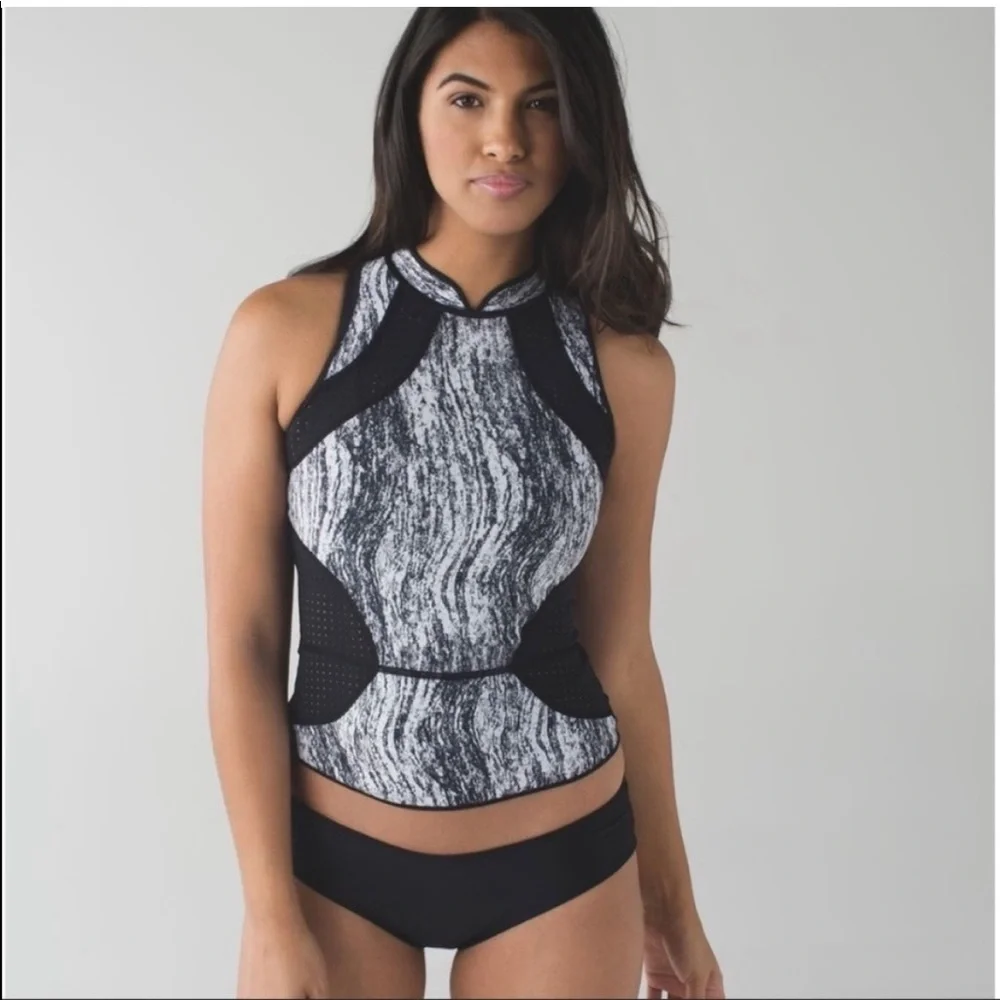 Lululemon Salty Swim Sleeveless Rashie in Black / Texture Twist White Black